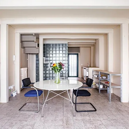 Creative Design Loft In Citta Studi דירה *