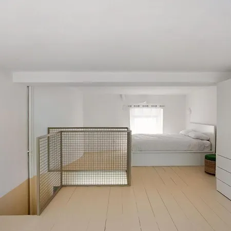 Creative Design Loft In Citta Studi דירה *
